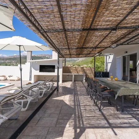 With Private Pool Near Split