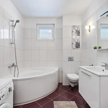 With Private Pool Near Split *